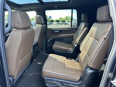 New 2025 Chevrolet Suburban High Country image 12