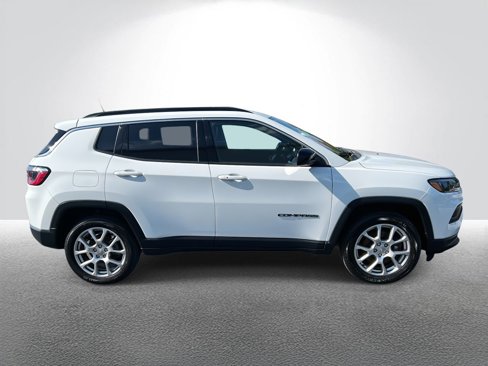 Used 2023 Jeep Compass Latitude image 6