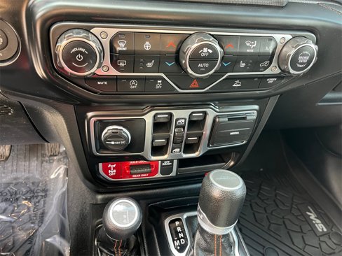 Used 2023 Jeep Gladiator Mojave w/ Cold Weather Group image 21