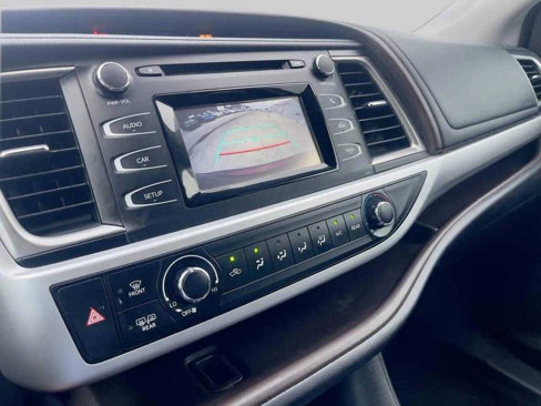 Used 2018 Toyota Highlander FWD V6 image 14