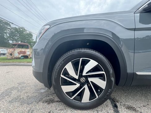 New 2025 Volkswagen Atlas SEL image 10