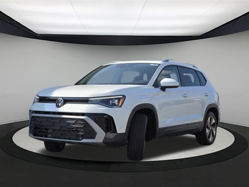 New 2025 Volkswagen Taos SE image 3