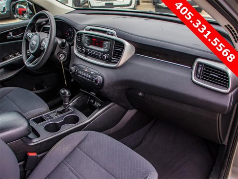 Used 2017 Kia Sorento L image 15