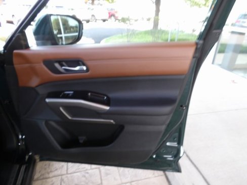 Certified 2023 Nissan Pathfinder Platinum image 27