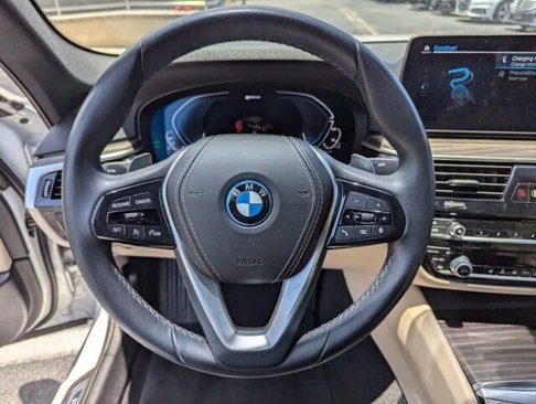 Used 2023 BMW 530e w/ Convenience Package image 18
