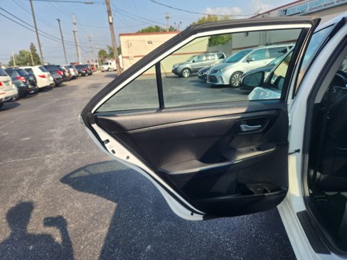 Used 2016 Toyota Camry LE image 28