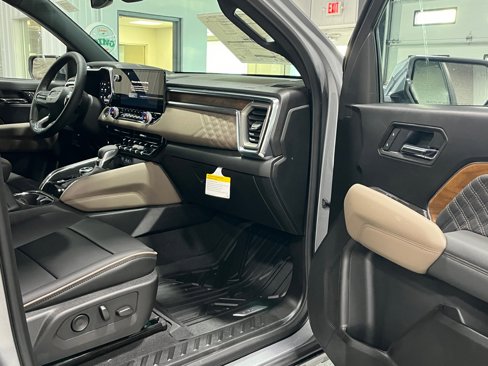 New 2026 GMC Canyon Denali image 10