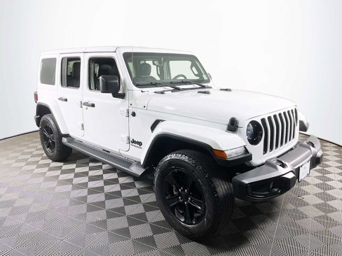 Used 2022 Jeep Wrangler Unlimited Sahara image 3