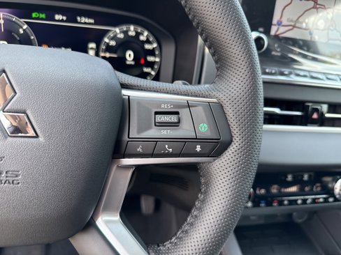 New 2025 Mitsubishi Outlander SEL image 35