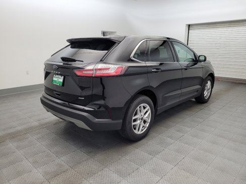 Used 2024 Ford Edge SEL image 9