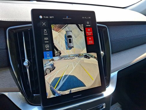 Certified 2025 Volvo XC90 B6 Plus image 17