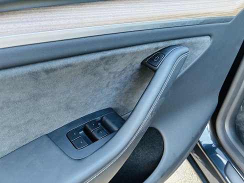Used 2025 Tesla Model Y Long Range image 26