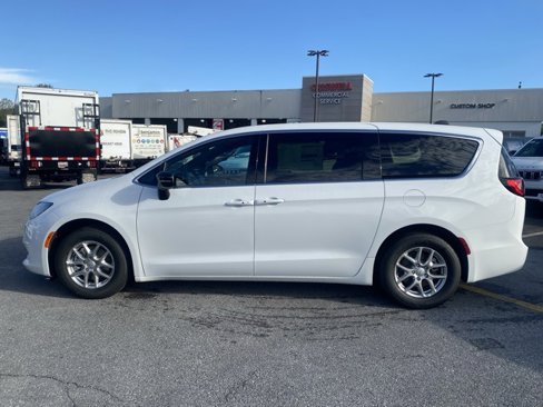 New 2026 Chrysler Voyager LX image 4