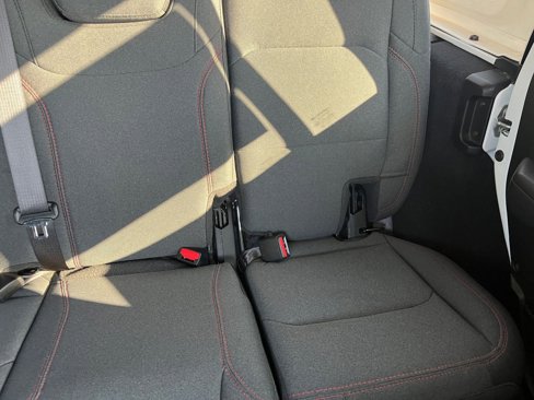 Used 2025 Jeep Wrangler Unlimited Rubicon image 37