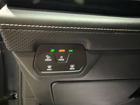 Certified 2024 Volkswagen Atlas SE image 11