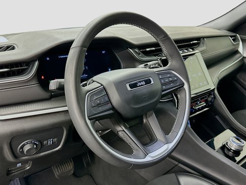 Used 2024 Jeep Grand Cherokee Altitude image 18