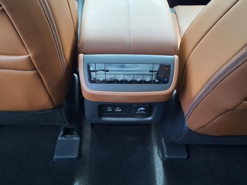 New 2025 Nissan Pathfinder Platinum image 9