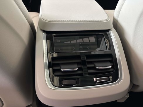 Used 2025 Volvo XC90 B5 Plus w/ Protection Package Premier image 8