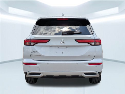 Used 2024 Mitsubishi Outlander SE image 5