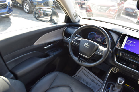 Used 2024 Toyota Grand Highlander AWD image 16