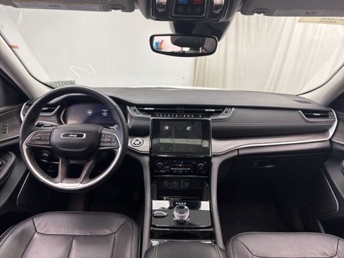 Used 2022 Jeep Grand Cherokee Limited image 16