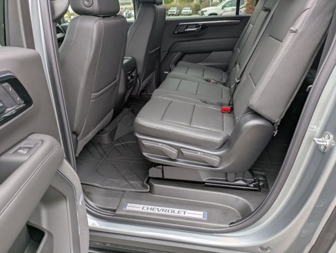 New 2026 Chevrolet Suburban LT image 13