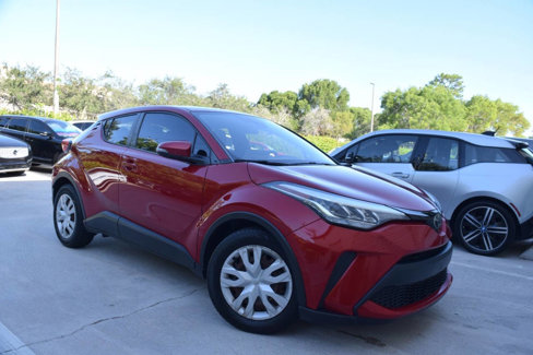 Used 2020 Toyota C-HR LE image 1