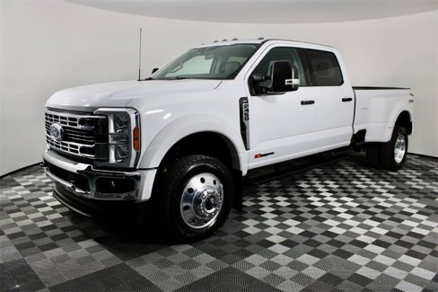 Used 2025 Ford F450 XLT w/ FX4 Off-Road Package image 4