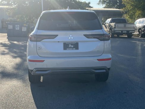New 2025 Mitsubishi Outlander SE image 4