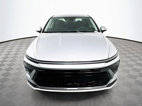 Certified 2025 Hyundai Sonata SE image 2