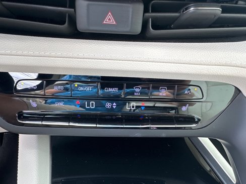 Used 2021 Buick Envision Essence w/ Technology Package I image 21
