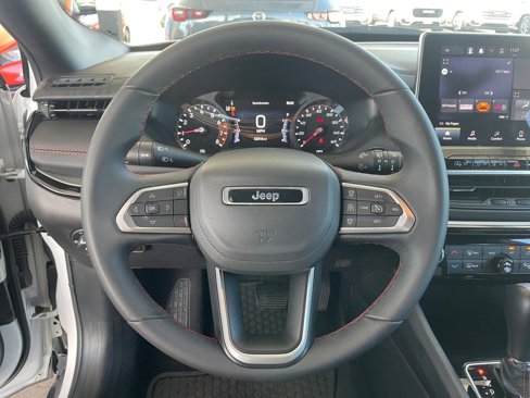 Used 2025 Jeep Compass Trailhawk image 27