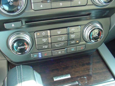 Used 2015 Ford F150 Platinum w/ Equipment Group 701A Luxury image 22