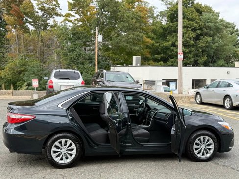 Used 2015 Toyota Camry LE image 6