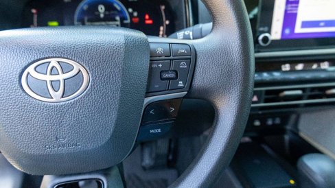 Used 2025 Toyota Camry LE image 29