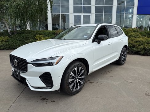 Certified 2025 Volvo XC60 B5 Plus image 19