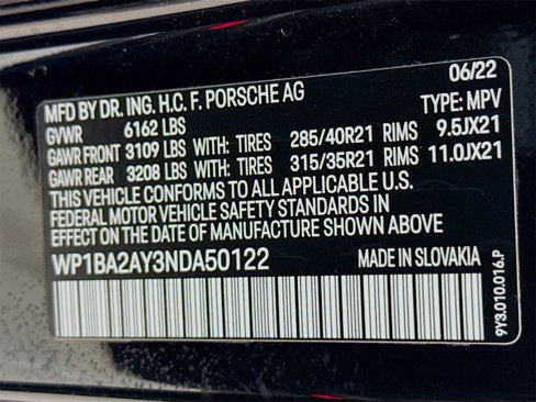 Certified 2022 Porsche Cayenne Platinum Edition image 26