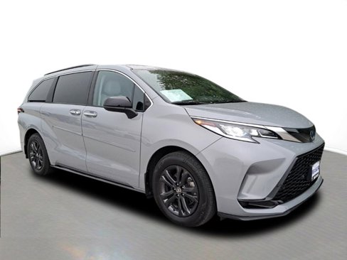 Used 2024 Toyota Sienna XSE image 1