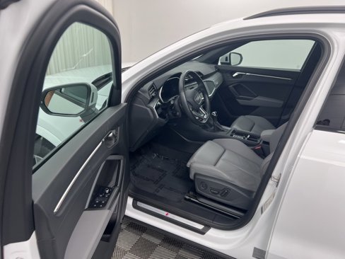 Used 2024 Audi Q3 2.0T Premium Plus image 12
