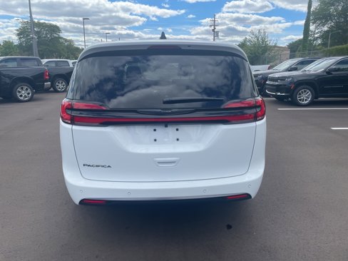 New 2026 Chrysler Pacifica Select image 5