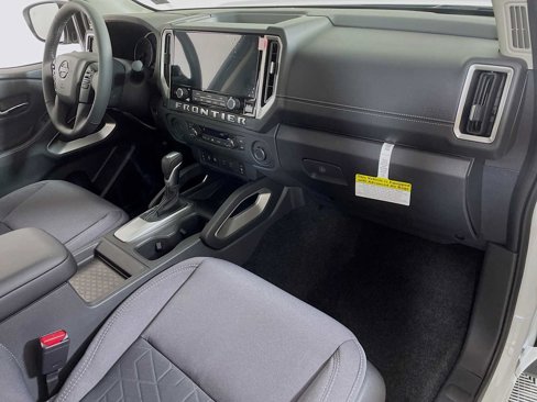 Used 2025 Nissan Frontier SV w/ SV Convenience Package image 25