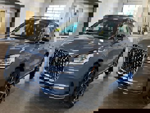 New 2025 Lincoln Corsair Reserve w/ Equipment Group 202A image 4