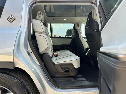 Used 2023 Rivian R1S Adventure image 35