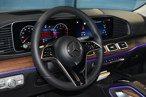 New 2026 Mercedes-Benz GLS 450 4MATIC image 2