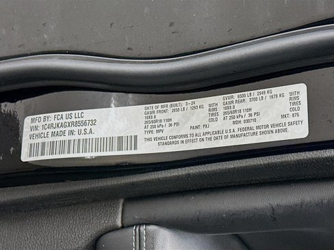Used 2024 Jeep Grand Cherokee L Laredo image 12