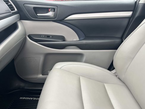 Used 2019 Toyota Highlander XLE image 27