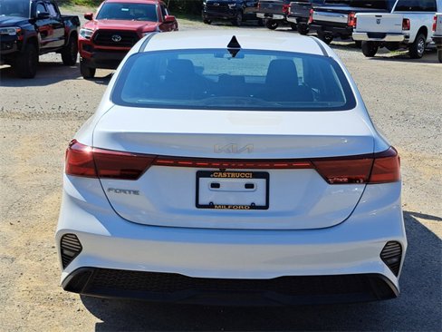 Used 2022 Kia Forte LXS image 4