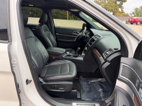 Used 2019 Ford Explorer Platinum image 54