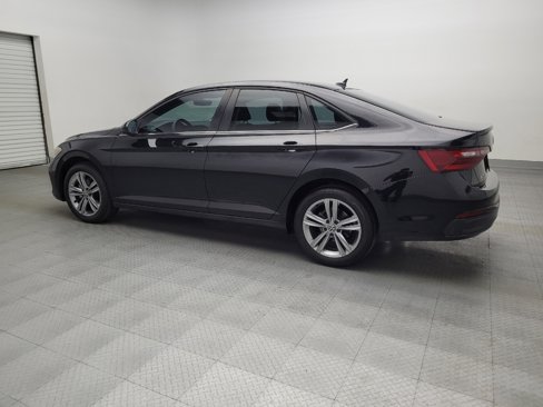 Used 2023 Volkswagen Jetta SE image 3