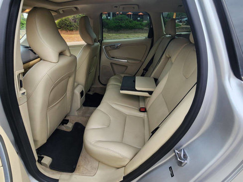 Used 2016 Volvo XC60 T5 Premier w/ Proximity Package image 17
